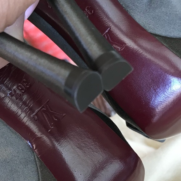 Louis Vuitton silk  Pumps with Purple Bow - Picture 12 of 16
